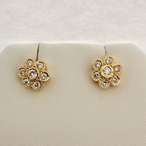 14 kt Yellow Gold Flower 7 Diamond Stud Earrings 0.62Ct Brand New